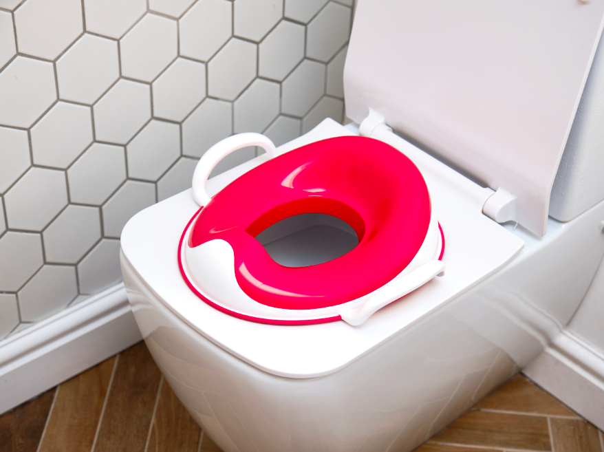 Miękka nakładka toaletowa z uchwytami weePOD Toilet Trainer SQUISH - fuksja - Prince Lionheart - obrazek 4