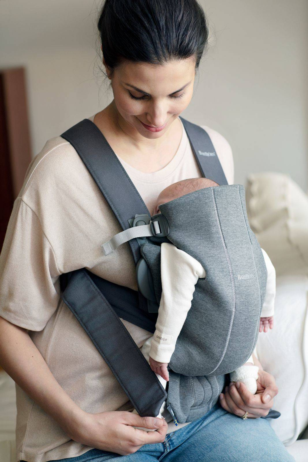 BABYBJORN MINI 3D Jersey – nosidełko, Ciemny Szary - obrazek 4