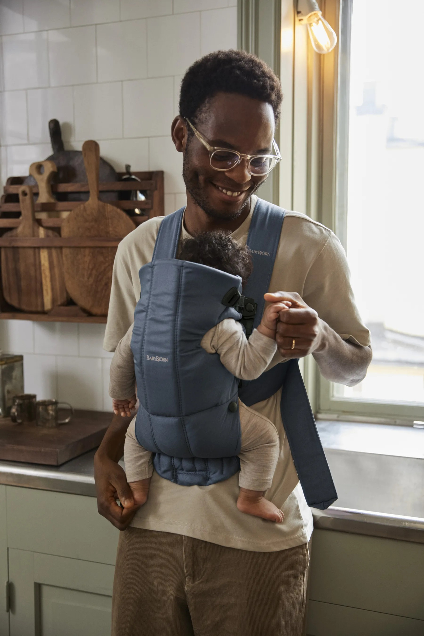 BABYBJORN MINI Woven – nosidełko, Niebieski / Vintage Indigo - obrazek 4