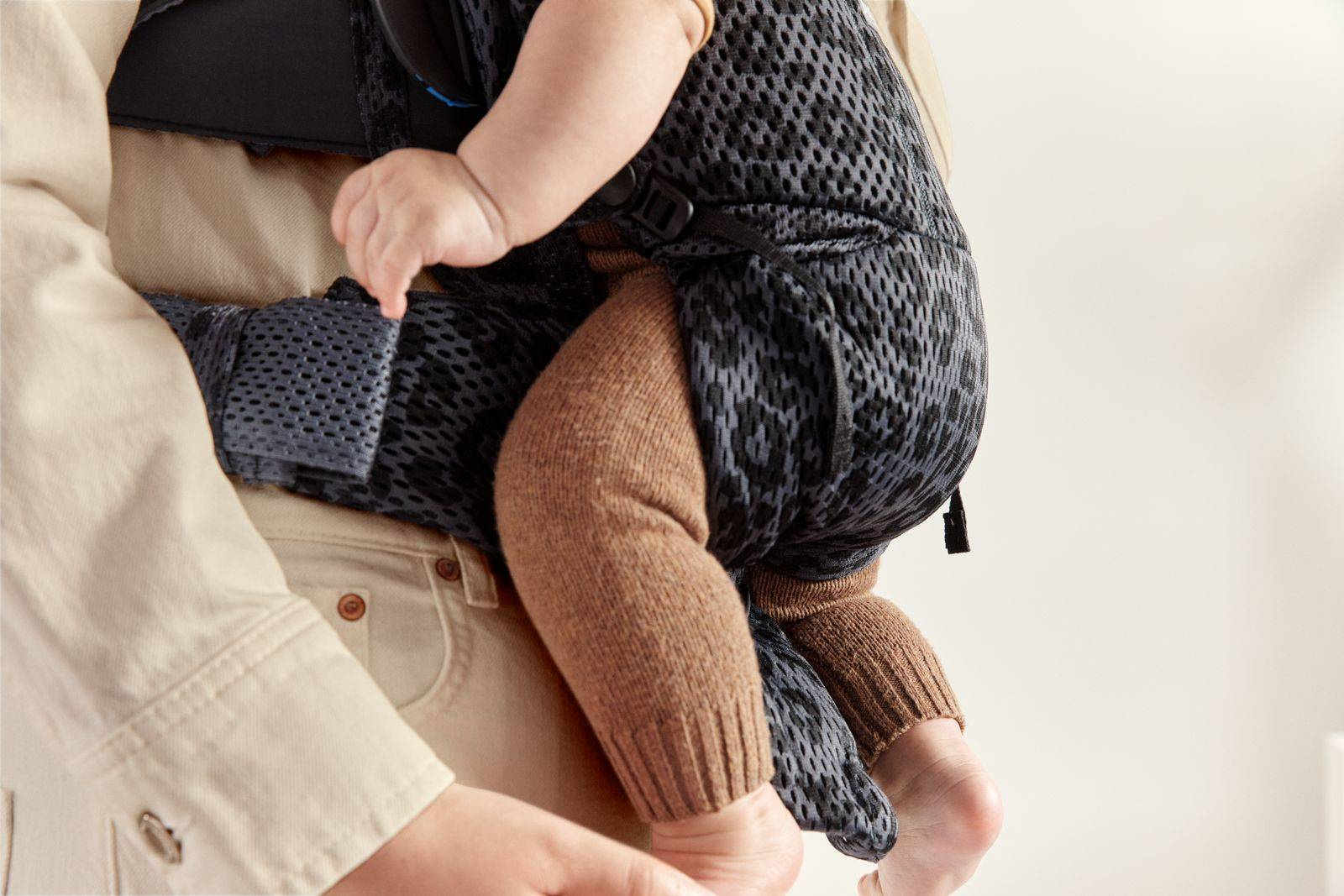 BABYBJORN MOVE 3D Mesh - nosidełko, Antracyt/Leopard - obrazek 6