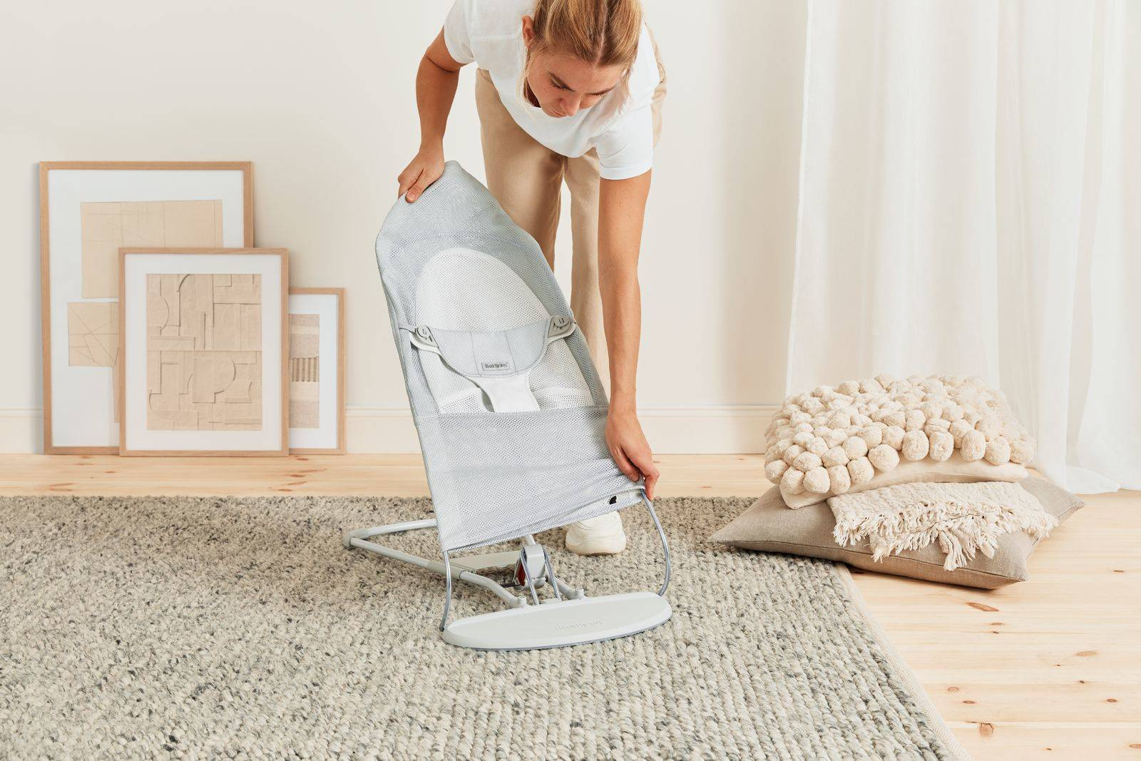 BABYBJORN - leżaczek BALANCE SOFT MESH - Szary/Biały - obrazek 5
