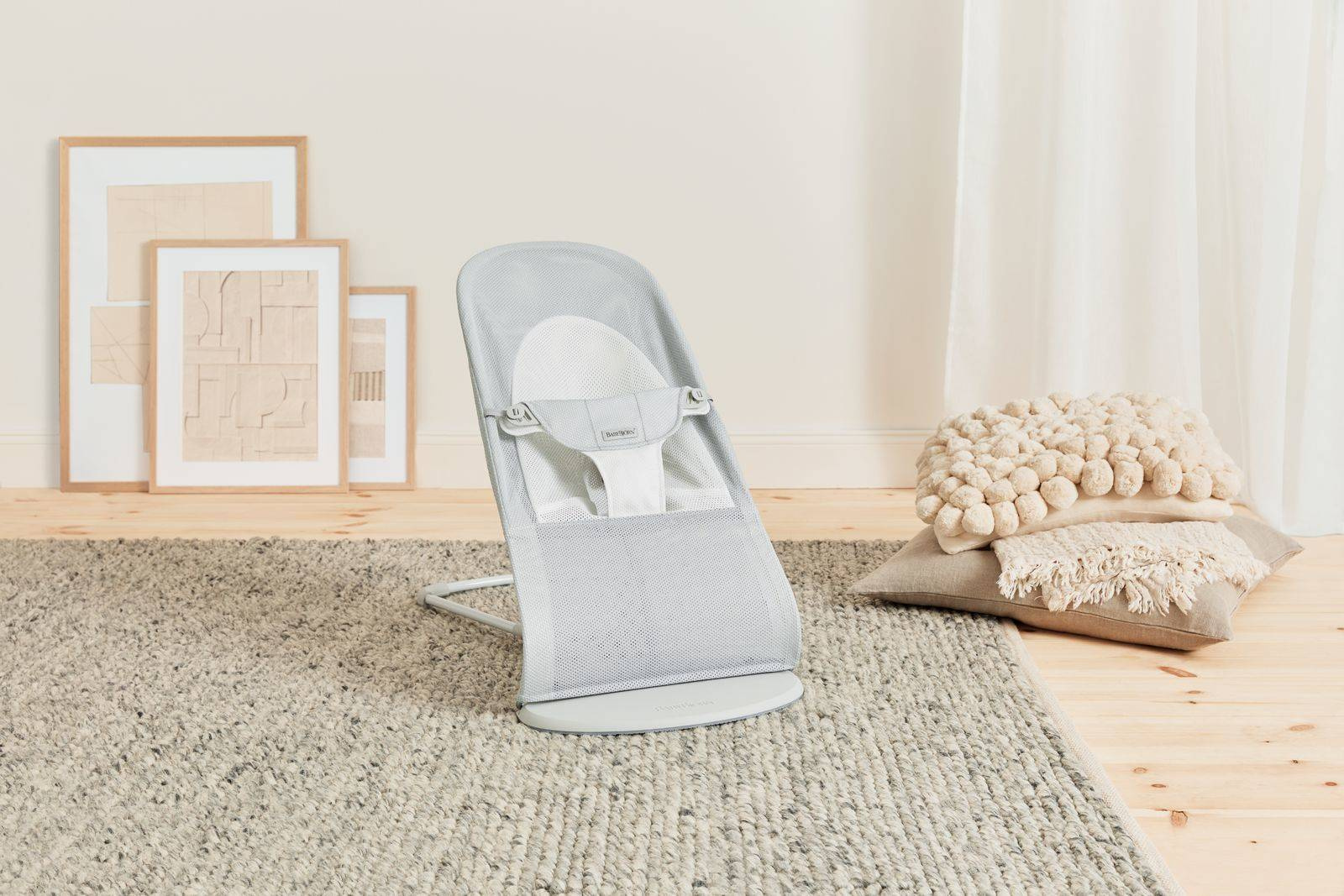 BABYBJORN - leżaczek BALANCE SOFT MESH - Szary/Biały - obrazek 3