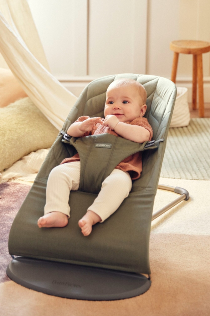 BABYBJORN - leżaczek BLISS Woven, Petal Quilt, Ciemnozielony - obrazek 2