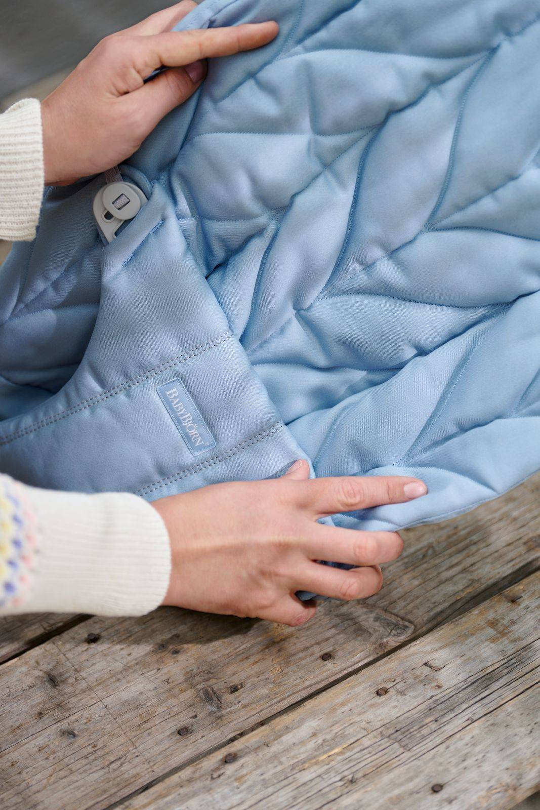 BABYBJORN - leżaczek BLISS Woven, Petal Quilt, Niebieski - obrazek 7