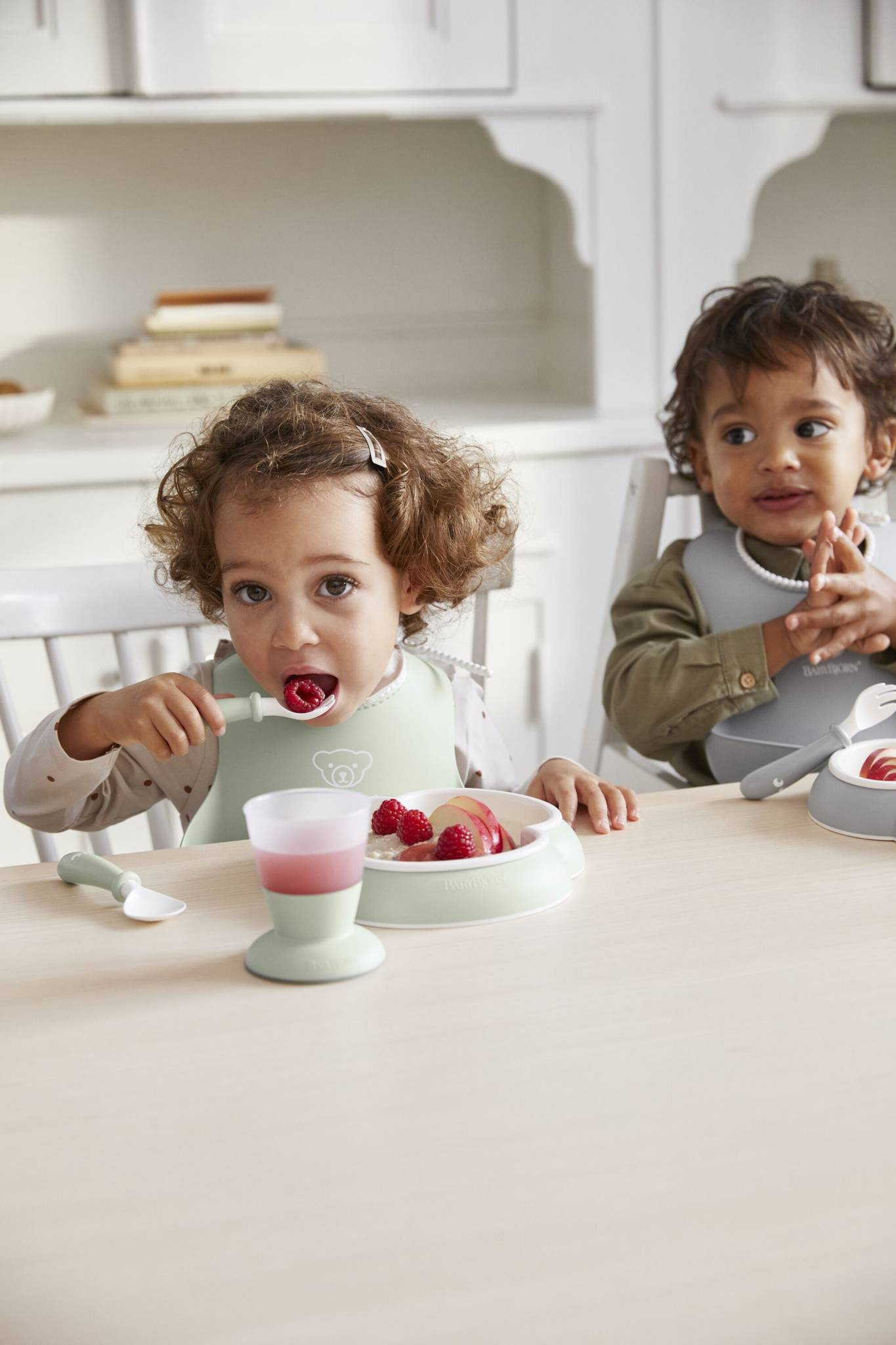 BABYBJORN - Zestaw obiadowy Dinnerware, 8 szt. - Powder Green - obrazek 2