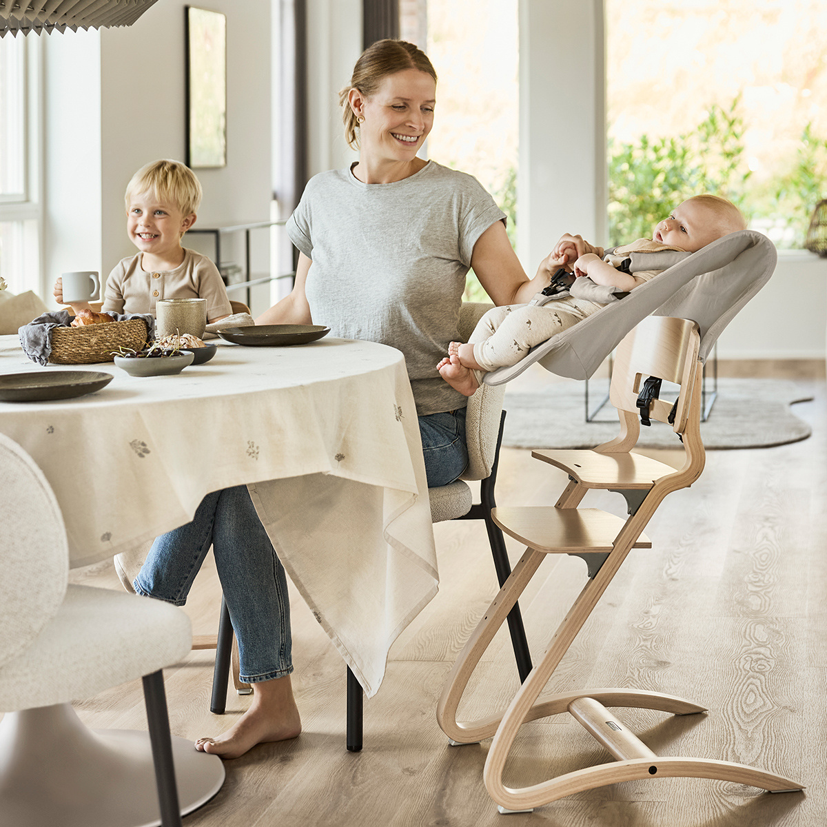 LEANDER - Newborn Seat do krzesełka do karmienia Louie™ i Classic™, Cappuccino - obrazek 4