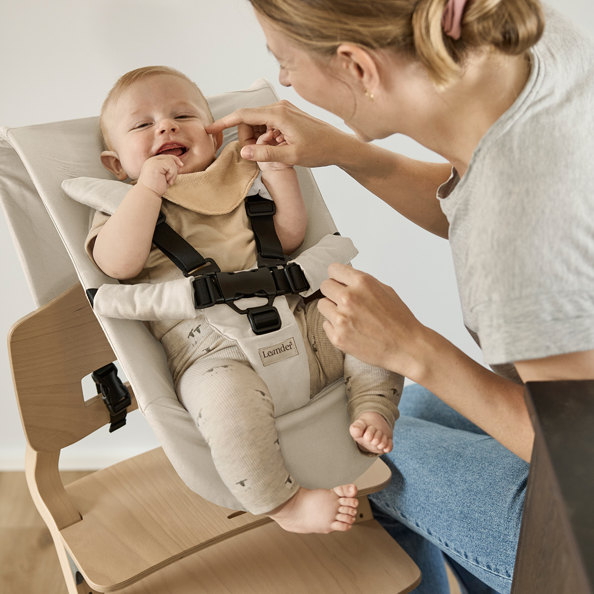 LEANDER - Newborn Seat do krzesełka do karmienia Louie™ i Classic™, Cappuccino - obrazek 5